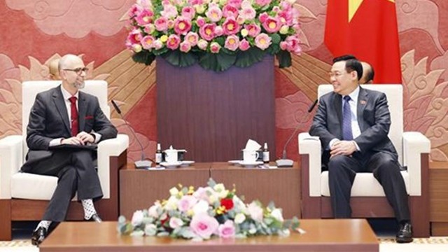 越南国会主席王廷惠会见加拿大驻越南大使肖恩·佩里·施泰尔。（图片来源：越通社）
