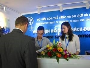 越南河内市为游客开通24小时服务热线电话