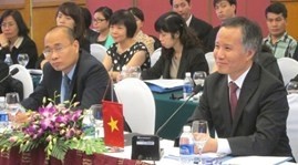 附图：参加越南—欧盟自贸协定谈判的越方代表团。