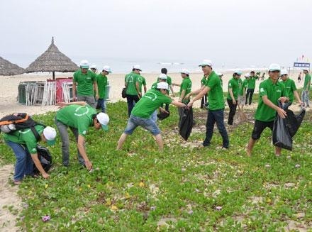 岘港市青年积极参加“让世界更加清洁”活动。