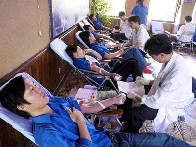 首都年轻人纷纷参加献血活动。 (Photo: 附图)