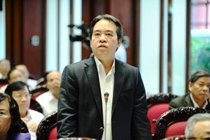 国家银行行长阮文平就国会代表有关信贷增长的提问作出解答。