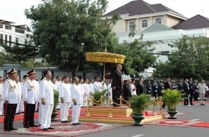 柬埔寨国王西哈莫尼、首相洪森、国会主席韩桑林、驻柬各国使节及群众代表等约两万人共同出席庆祝活动。