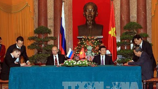 越南国家主席张晋创和俄罗斯总统普京共同出席了两国合作文件签字仪式。 (Photo: 图片来源：越通社)