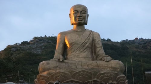 陈仁宗佛皇塑像。