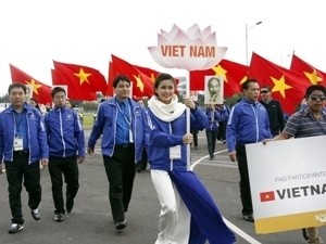 越南胡志明共青团中央委员会第一书记阮得荣率领由85名成员组成的越南青年代表团积极参加了本届世界青年联欢节的各项活动。
