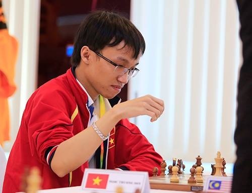 越南棋手阮玉长山在比赛中。（图片来源：越南快讯报网）