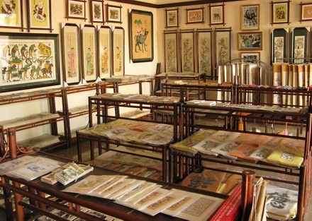 东胡村的唯一两个画廊之一。