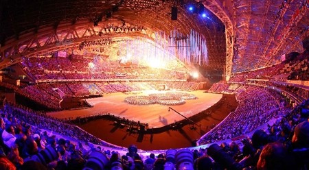 第22届冬奥会闭幕式于2月23日在菲施特奥林匹克体育场举行。 （图片来源：越南快讯报网）