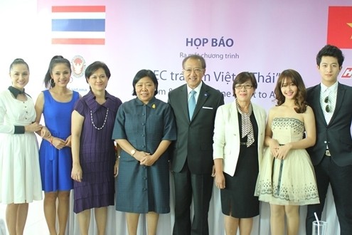 “AEC—越泰之心”制作组同泰国驻胡志明市总领事馆代表。