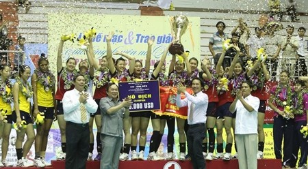 联越邮政银行通信女排队夺得第八次“平田电视杯”国际女排公开赛的冠军。（图片来源：前锋报网）