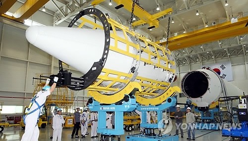 韩国：运载火箭“罗老”号组装上下节（图）