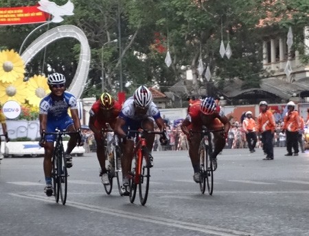 第26届“胡志明市电视台杯”越南自行车赛３０日结束比赛