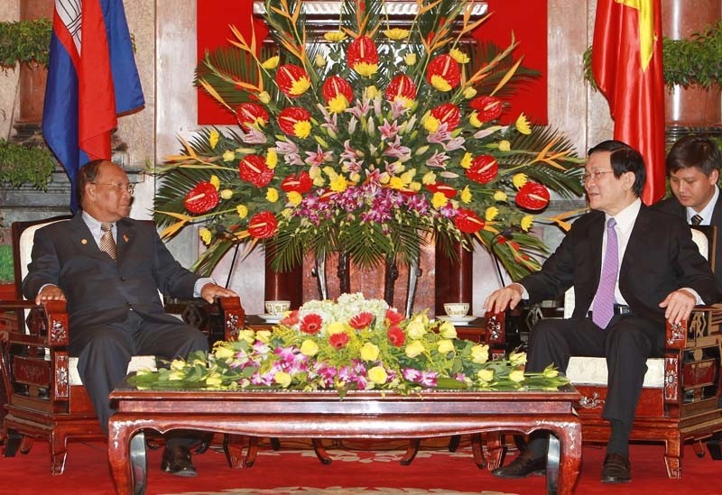 国家主席张晋创于2012年7月23日在主席府会见赴越访问的柬埔寨国会主席韩桑林。 (Photo: 图： 阮康 摄)
