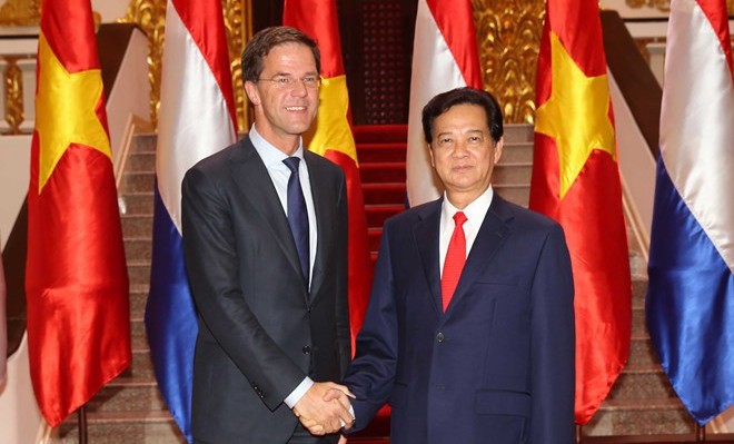阮晋勇总理和荷兰首相马克•吕特。（图片来源：越通社）