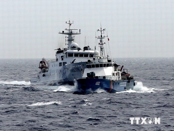 中国船只驱赶越南海警船。（图片来源：越通社）