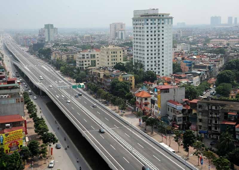 河内市三环路项目的二期梅易至灵谭北路段全程长约9公里，自2010年6月动工，其投资总额为5.5470万亿越南盾。
