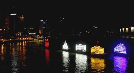 首次灯船节亮相胡志明市。（图片来源：越通社）