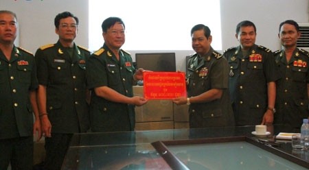 越南和柬埔寨国防部加强人事合作。