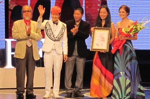 越南电影《空中飞翔》荣获特别奖。