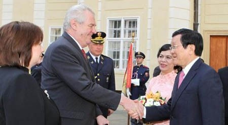 张晋创主席与捷克总统米洛什•泽曼。