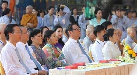 黎鸿英同志出席仪式。（图片来源：越通社）