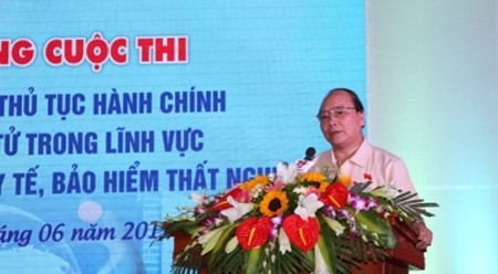 阮春福副总理在会上发表讲话。（图片来源：VGP）