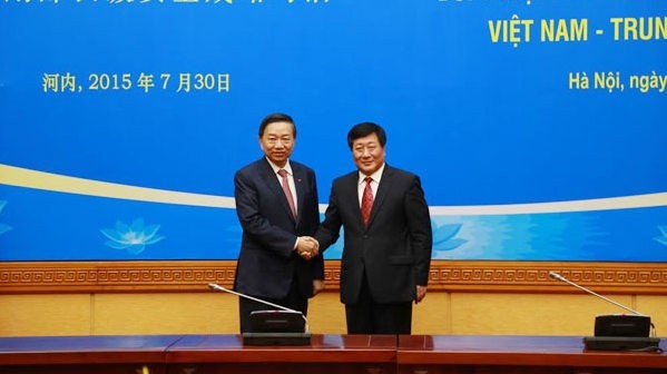 苏林上将和中国国家安全部副部长董海舟。