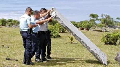 马来西亚总理确认留尼汪岛飞机残骸来自MH370