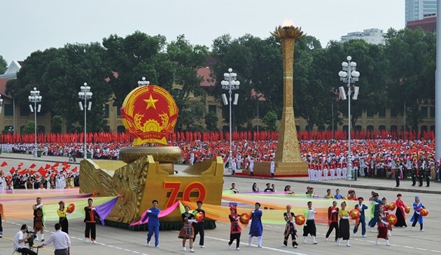 纪念八月革命胜利暨九•二国庆70周年庆典：盛大的阅兵和游行活动。