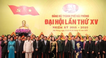 越共海防市新一届委员会。