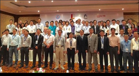 与会代表合影。（图片来源：顺化报网）