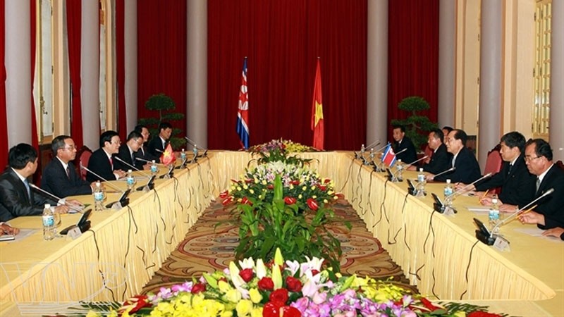 国家主席张晋创与朝鲜最高人民会议常任委员会委员长金永南于8月6日在主席府举行了会谈。 (Photo: 图片来源：越通社)