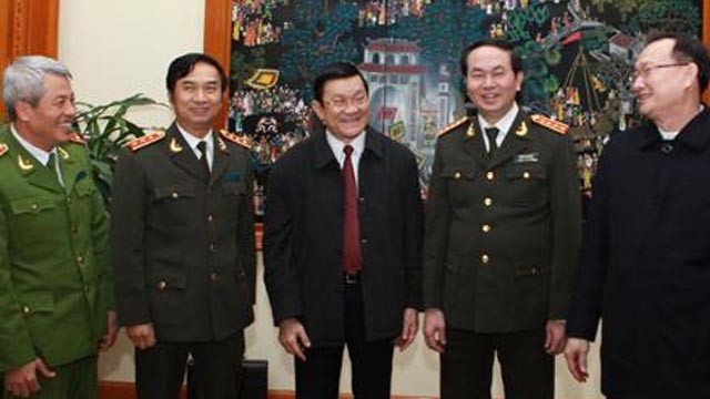 图：国家主席张晋创与中央公安机关党委领导合影留念。 (Photo: 图片来源：越通社)