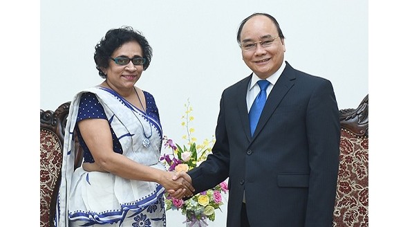 越南政府总理阮春福会见斯里兰卡驻越南大使。（图片来源：VGP）