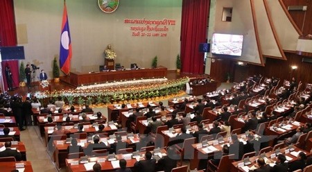 老挝第八届国会第一次会议场景。（图片来源：越通社）
