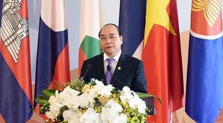 阮春福总理致开幕词。（图片来源：VGP）