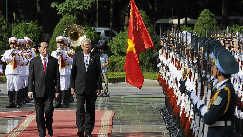 缅甸总统吴廷觉对越南进行国事访问。