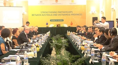 “加强澳大利亚与越南各地之间的关系”座谈会在河内举行。
