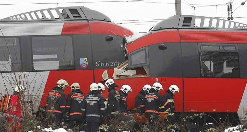 奥地利列车迎面相撞 25人受伤