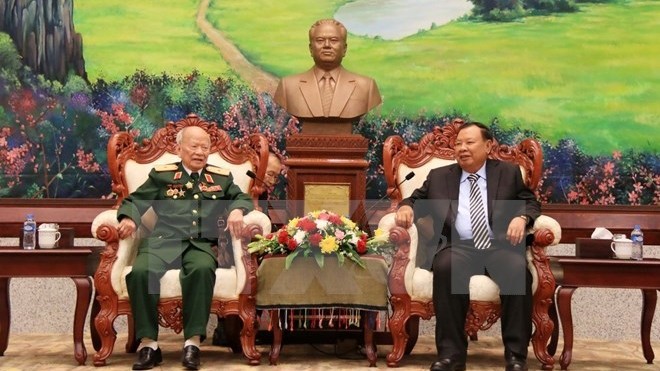 黄得香少将会见老挝人民革命党中央委员会总书记、老挝国家主席本扬•沃拉吉。（图片来源：越通社）