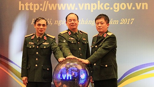 越南人民军副总参谋长范玉明上将出席越南维和力量门户网站开通仪式。