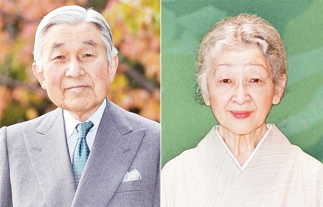 日本天皇明仁和皇后美智子。