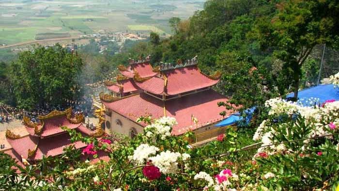 越南西宁省黑婆山旅游区。