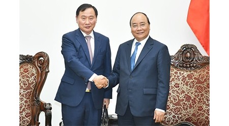 越南政府总理阮春福会见韩国现代汽车集团总裁。（图片来源：VOV)