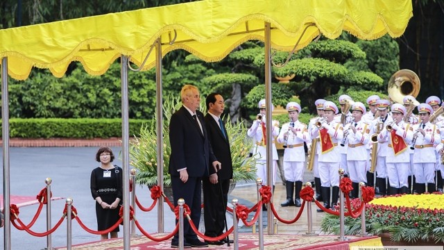 捷克总统米洛什•泽曼欢迎仪式在主席府举行。