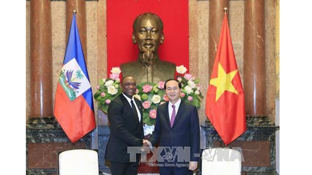 越南国家主席陈大光会见海地共和国参议院议长尤里•拉托尔蒂。（图片来源：越通社）