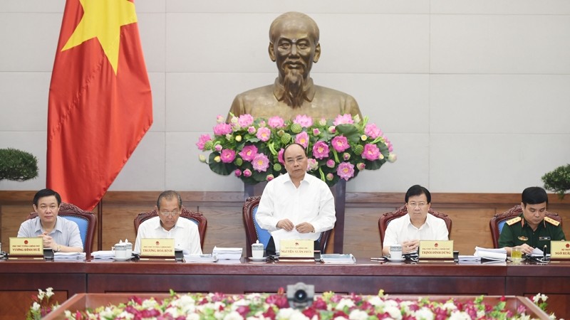 阮春福总理召开政府立法工作专题会议。（陈海 摄）