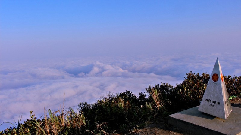 昭楼诗山山顶之云海。