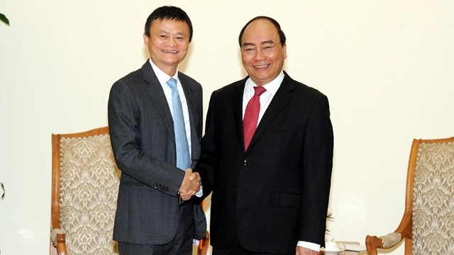 越南政府总理阮春福会见阿里巴巴集团总裁马云。（图片来源：陈海 摄）